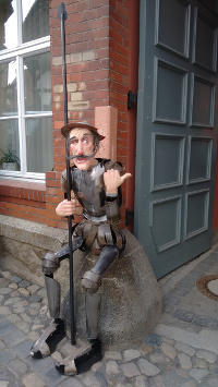 Don Quixote, Gaststätten-Werbung in Quedlinburg, Modellierbeton, Stahl, 170 cm, 2016