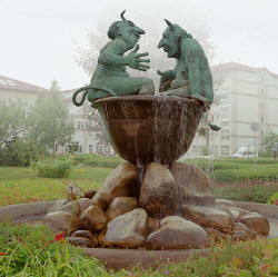 Brunnen I vor der Reha-Klinik "Teufelsbad", Blankenburg, 1997